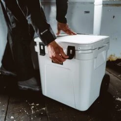 Yeti Coolers ROADIE 48 WHEELED - Kühlbox 18 Yeti Coolers ROADIE 48 WHEELED - Kühlbox -Camping Freien 5638039355 x roadie 48 wheeled yeti coolers 24